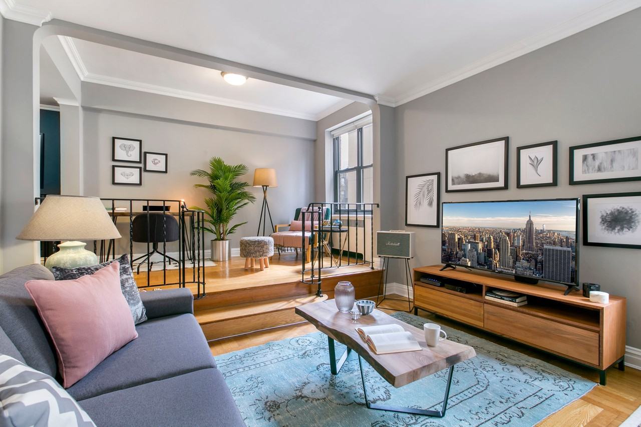 10 Downing Street #4R - Photo 2 of 16