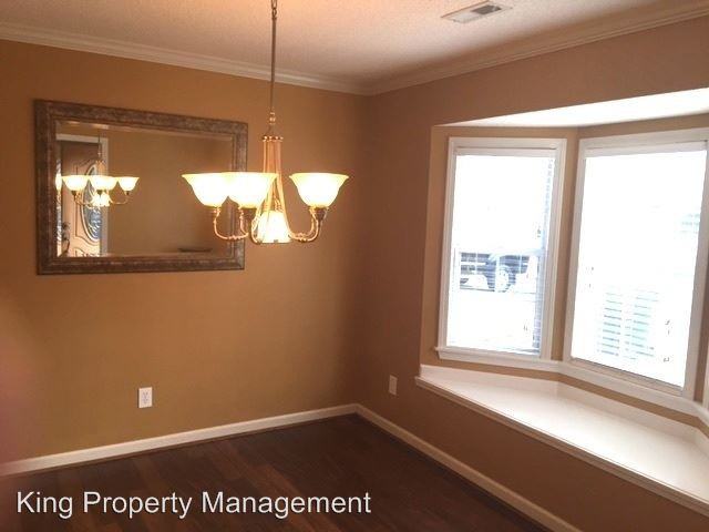 324 Park Place - Photo 3 of 32