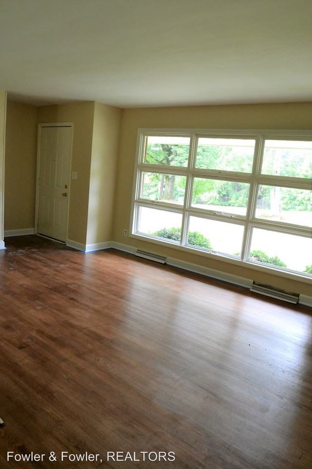 3308 Hillside Dr - Photo 2 of 11