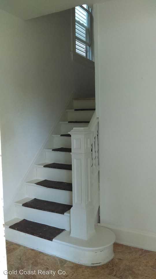 523 North D Street - Photo 3 of 9