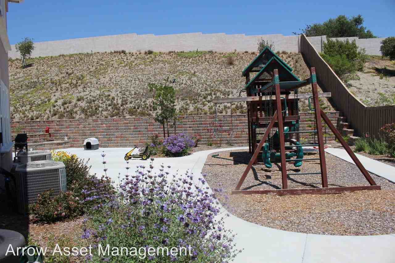 3533 Cockatoo Ct. - Photo 2 of 16