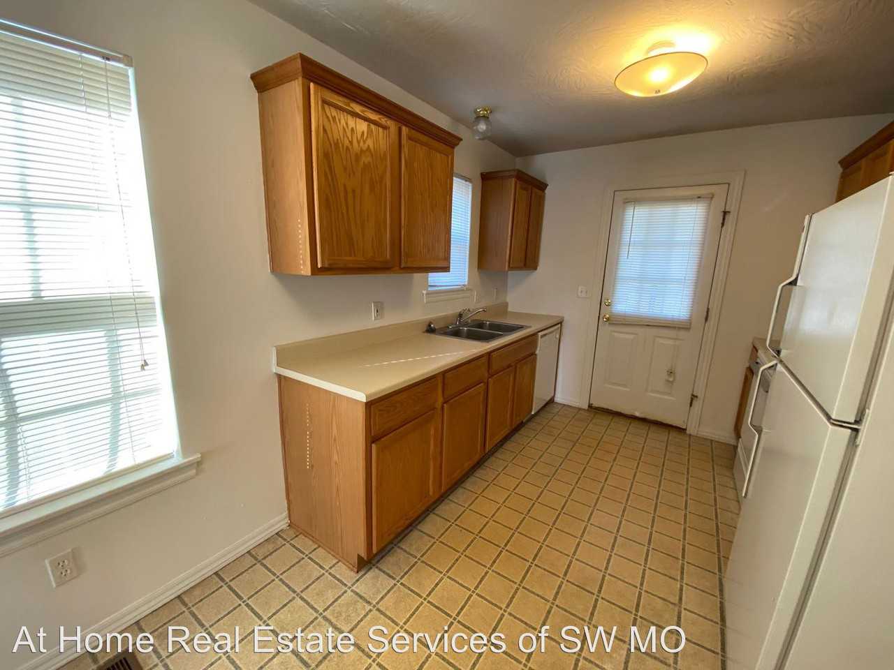 3037-3039 N Fremont - Photo 3 of 6