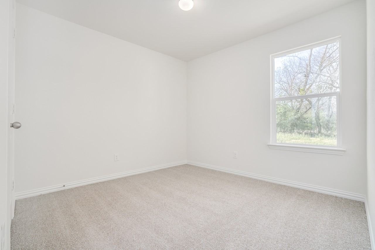 2721 Gibbons St - Photo 2 of 4