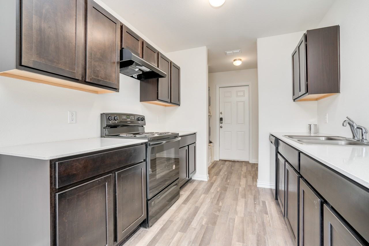 2721 Gibbons St - Photo 3 of 4
