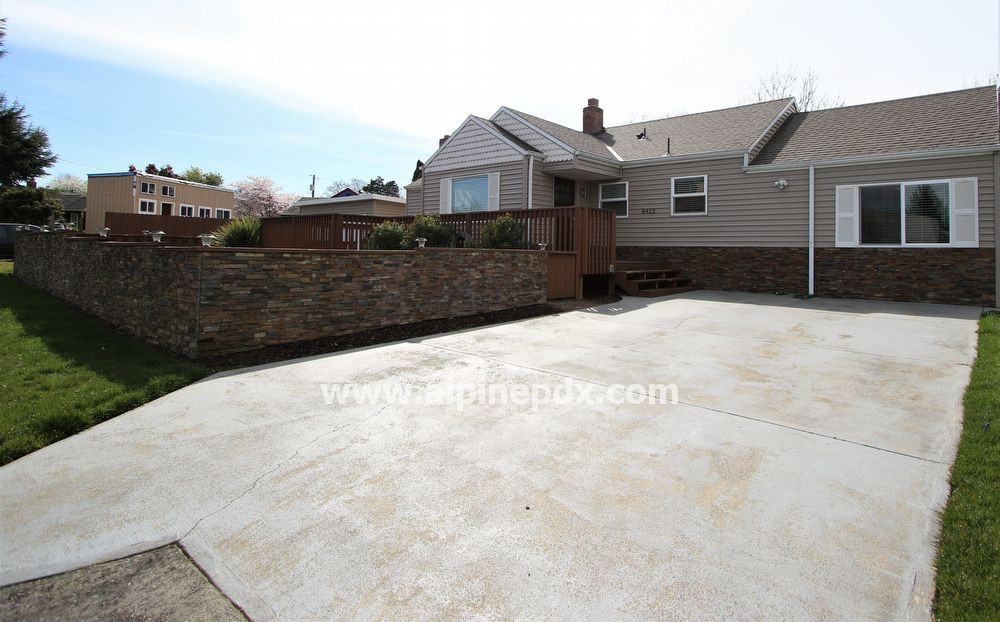 8422 N Seneca St - Photo 2 of 32