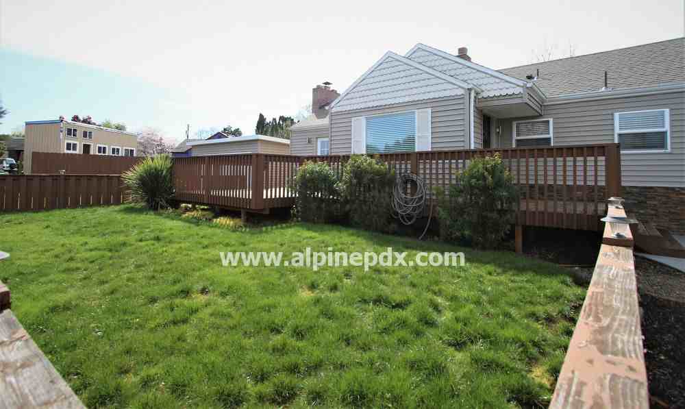 8422 N Seneca St - Photo 3 of 32