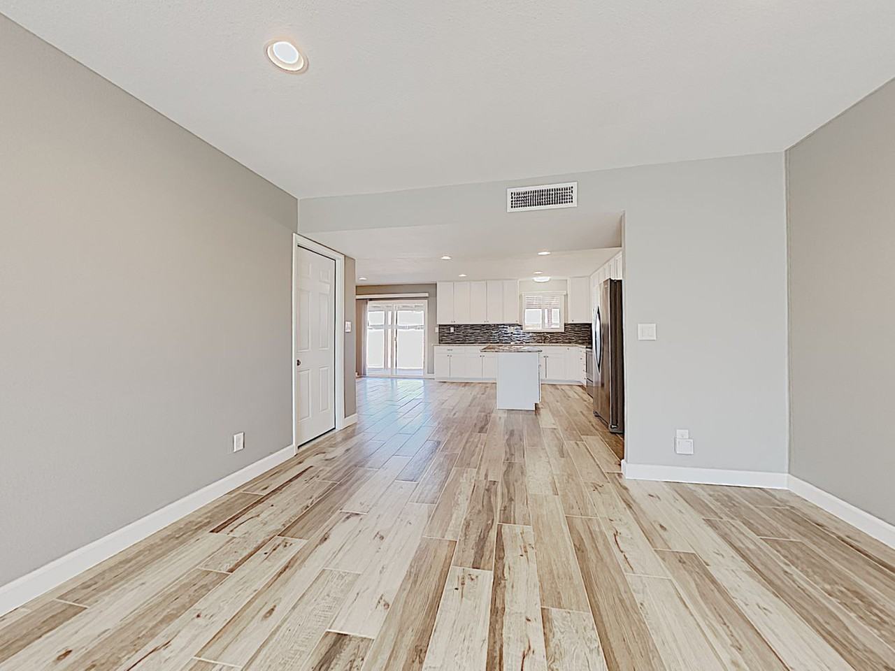 2124 E Apollo Ave - Photo 3 of 17