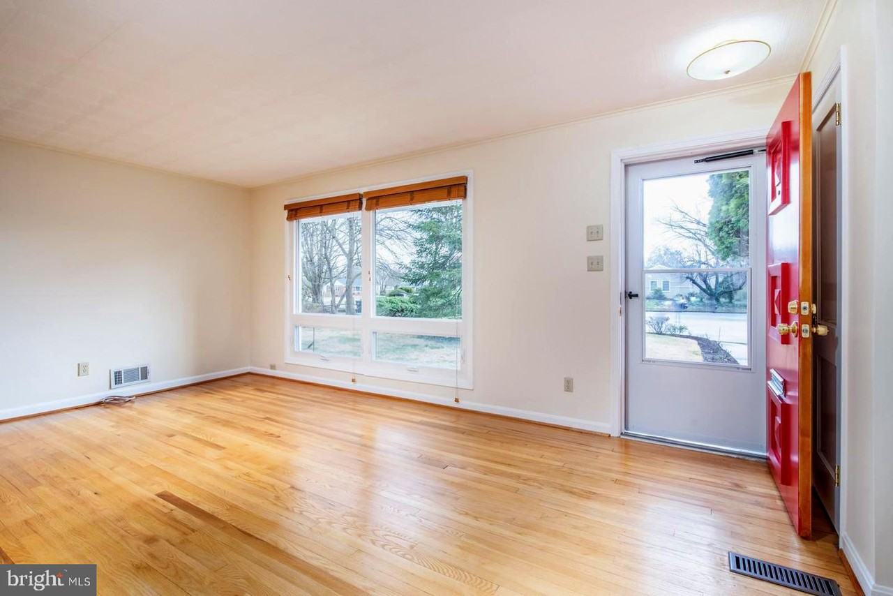 7903 Penn Place - Photo 2 of 26