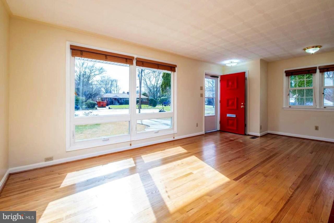 7903 Penn Place - Photo 3 of 26