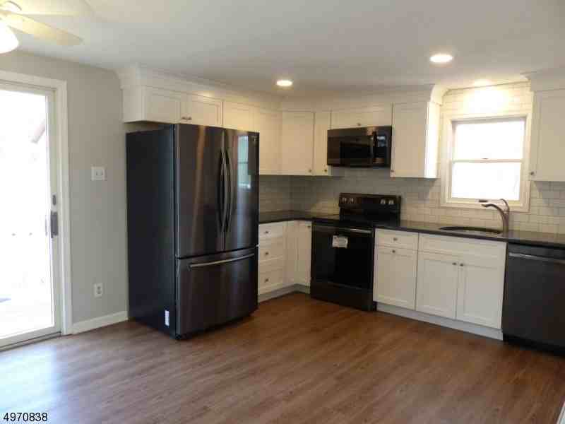 20 Smith St - Photo 3 of 24
