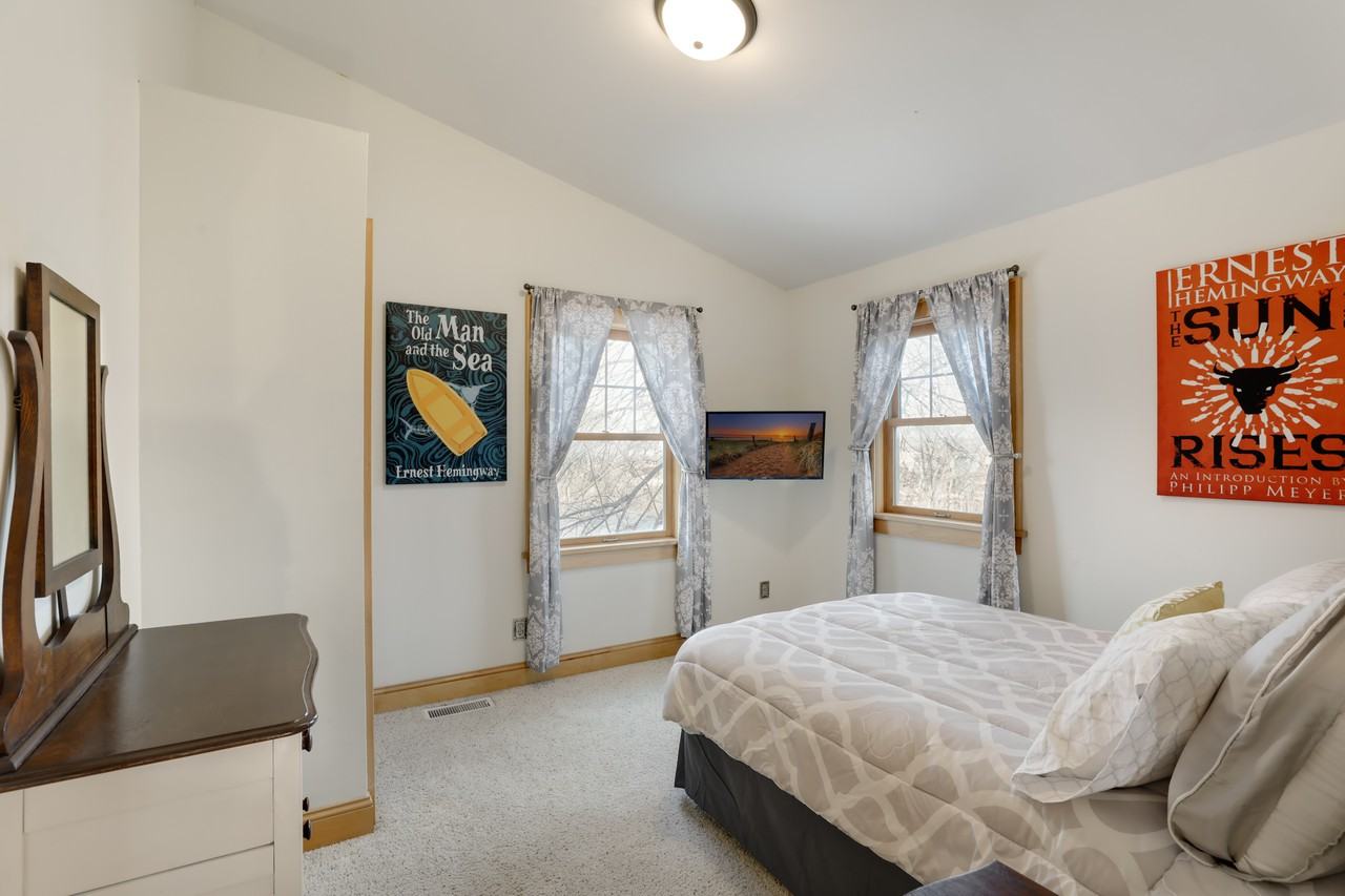 915 Aldine Street - Photo 2 of 22