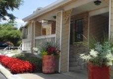 460 W Holland St - Photo 2 of 3
