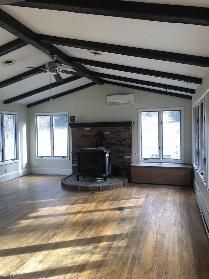 122 Valley View Dr - Photo 2 of 9