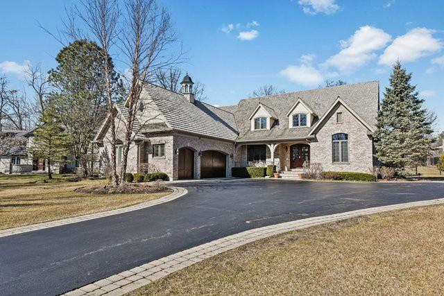 2560 Forest Glen - Photo 2 of 44