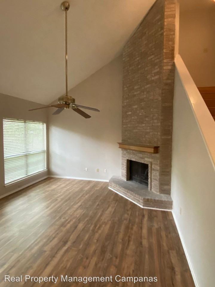 13802 Cypress Hollow - Photo 3 of 23