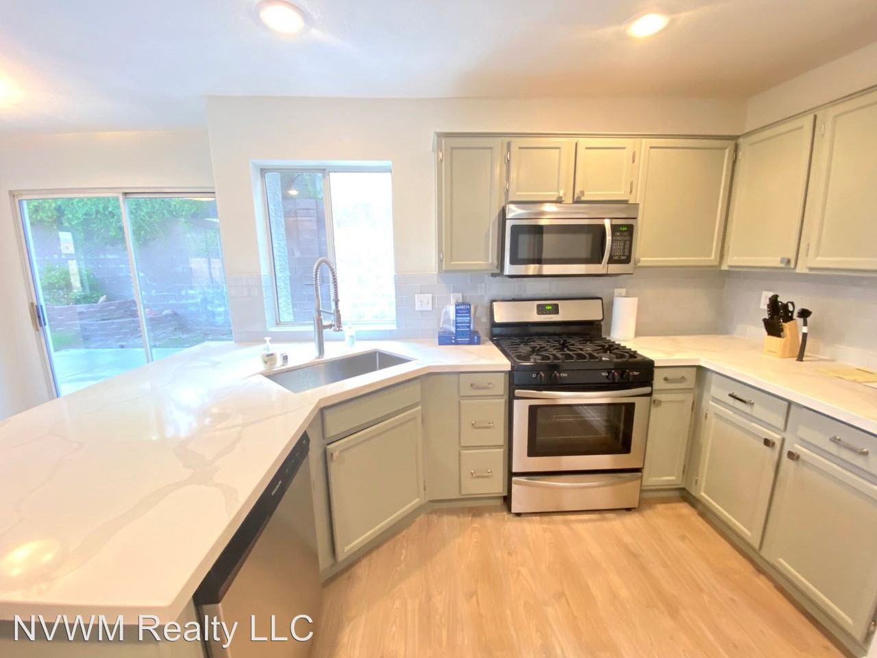 332 Palisades Dr - Photo 2 of 30