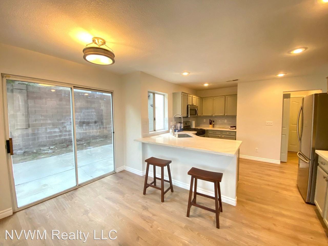 332 Palisades Dr - Photo 3 of 30