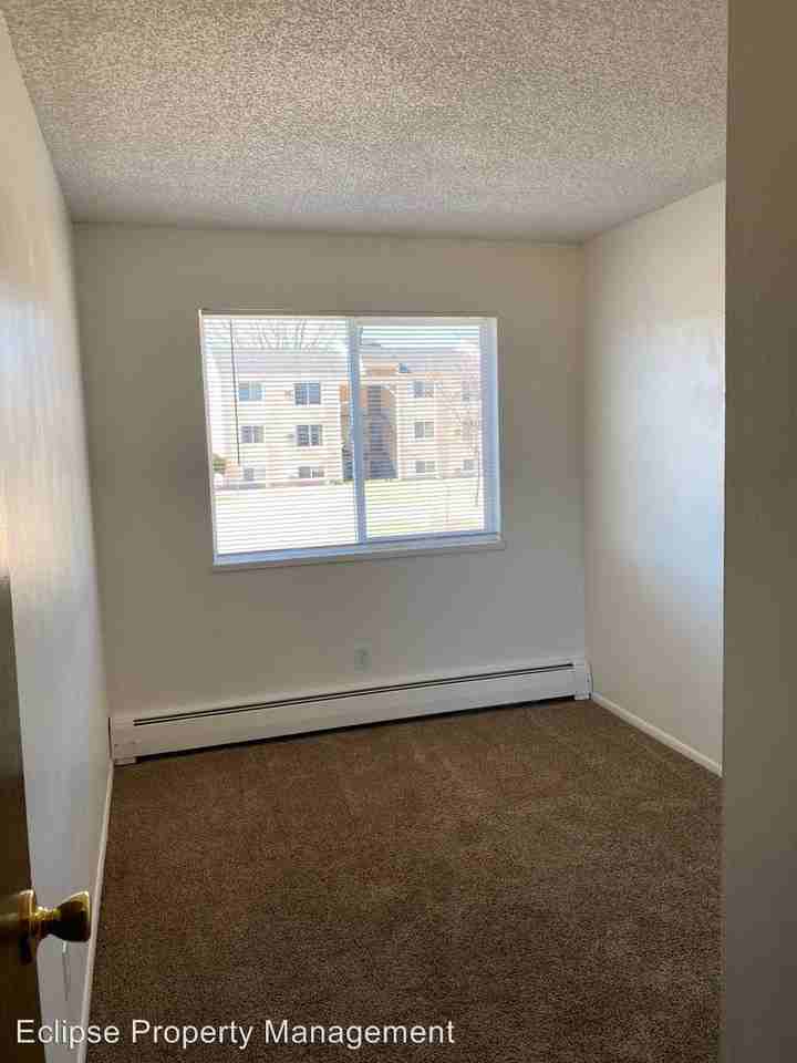 1800 Main St - Photo 2 of 12