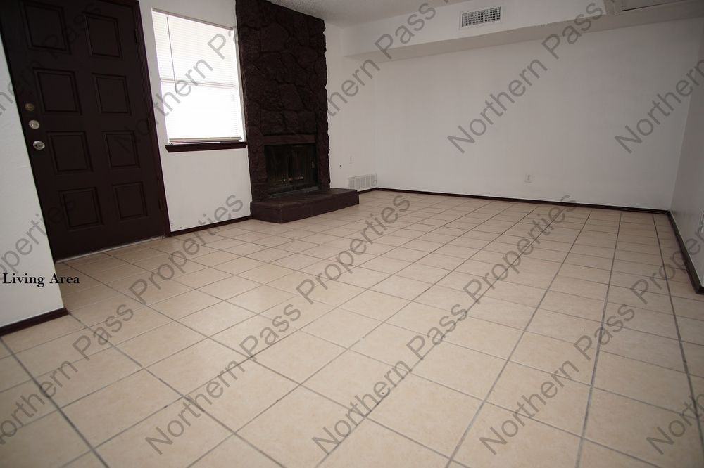 11604 Gordon Bays-C - Photo 2 of 18