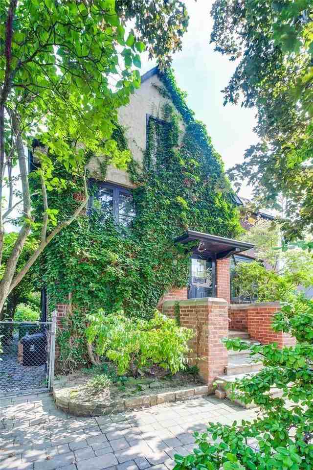 29 Alcina Avenue, Toronto, ON M6G 2E7 4 Bedroom House for 4,500/month