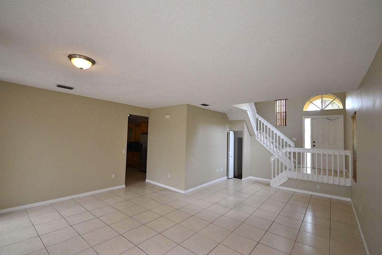 588 Nw 158th Ln - Photo 3 of 25