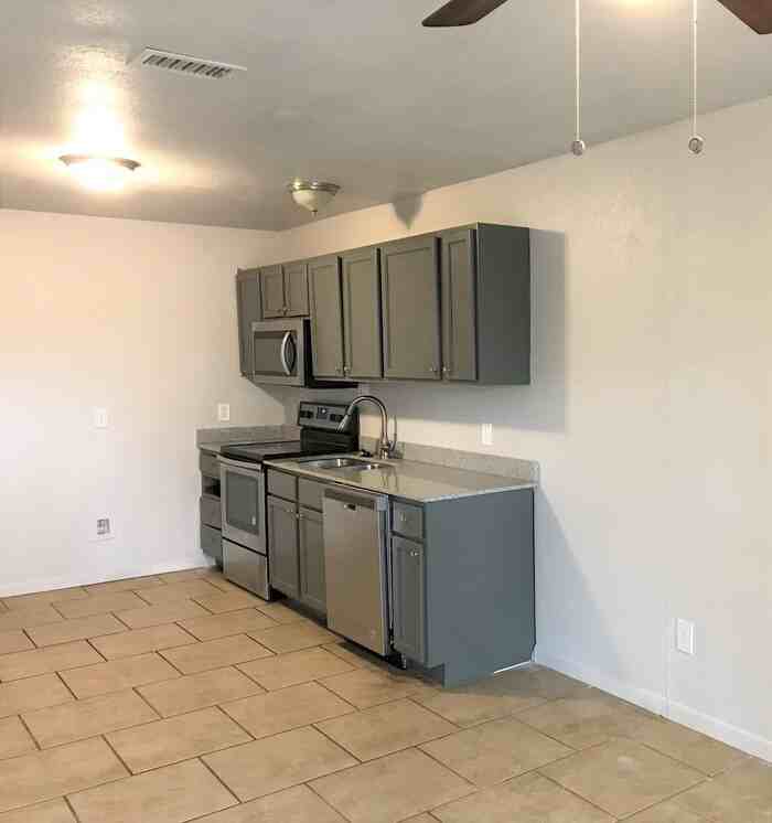 4928 Flamingo Rd - Photo 3 of 7