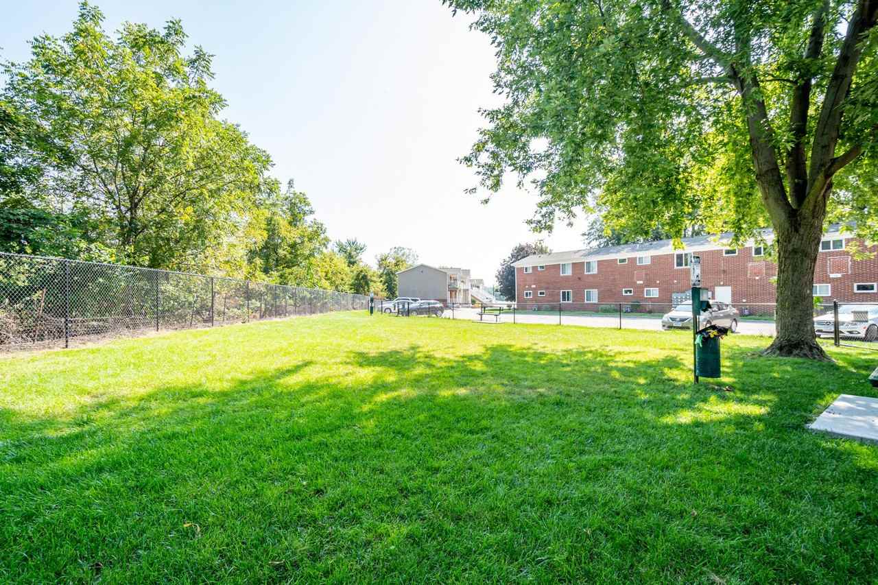 205 6th Street #2 - Photo 4 of 19