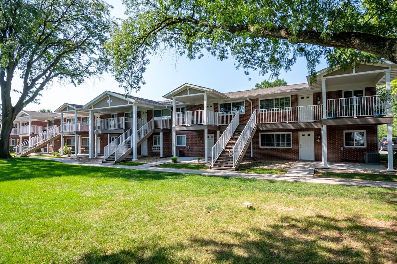 207 6th Street #8 - Photo 3 of 16