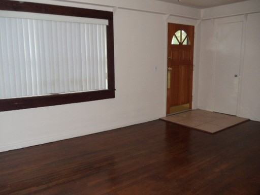 455 E Waldo St - Photo 2 of 10