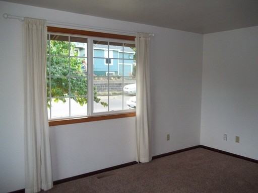 230 SW Maple St - Photo 3 of 16