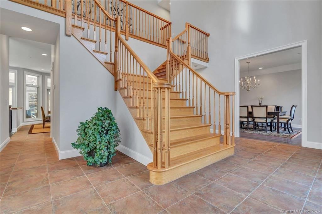 7 Susan Terrace - Photo 2 of 40