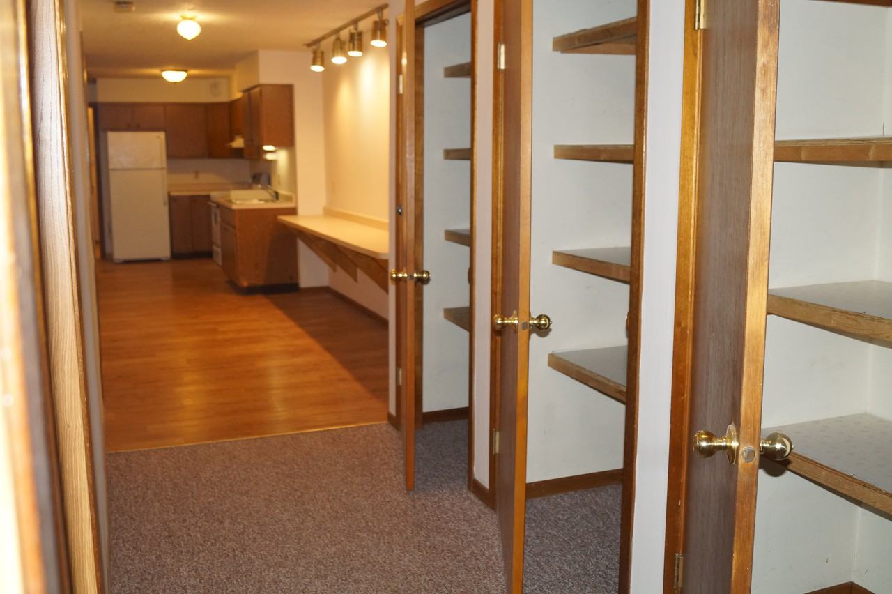 Lanridge Apartments - Photo 3 of 8