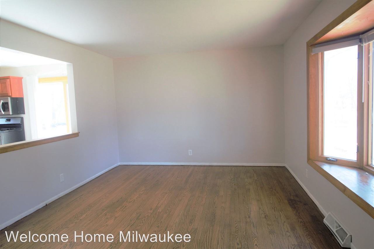 6304 N 106th St - Photo 2 of 23