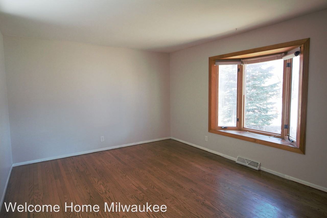 6304 N 106th St - Photo 3 of 23