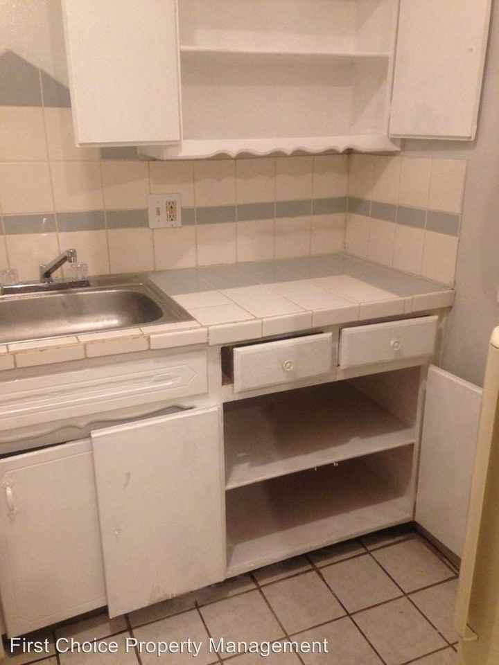 218 SE 44th Street - Photo 2 of 10