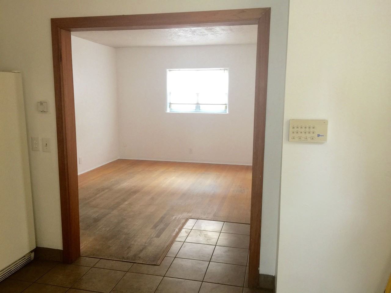 628 Grove St Ne - Photo 3 of 8