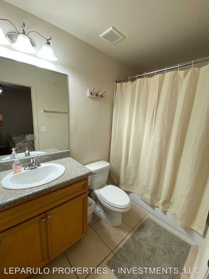 660 W Georgia Street - Photo 2 of 8