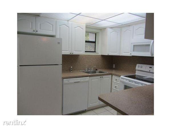 8290 Lake Dr - Photo 3 of 10