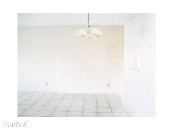 441 SE 3rd St - Photo 3 of 11