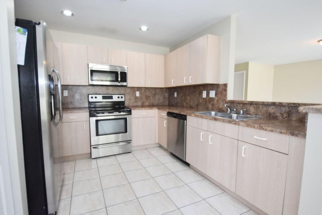 10050 Sw 166th Ct - Photo 3 of 16