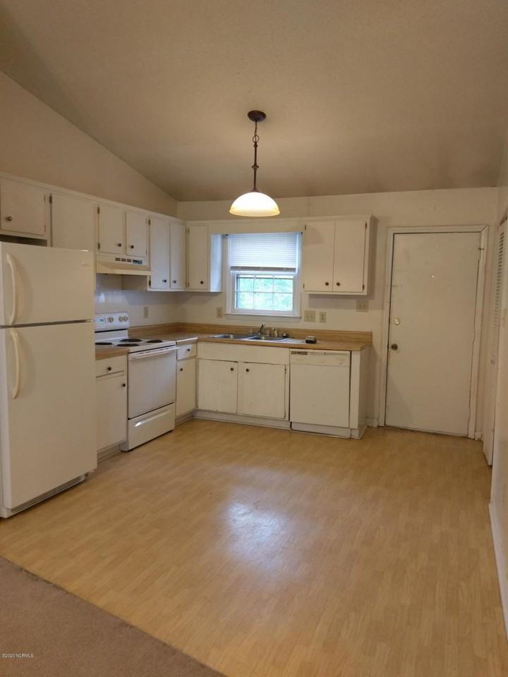 402 Cedar Creek Drive - Photo 3 of 5