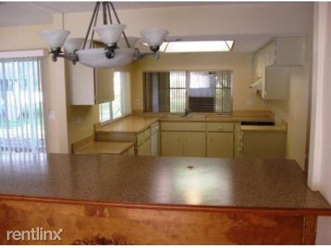 13403 Shadberry Ln - Photo 3 of 10