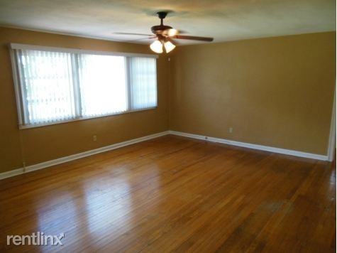 470 29th Ave N - Photo 3 of 10