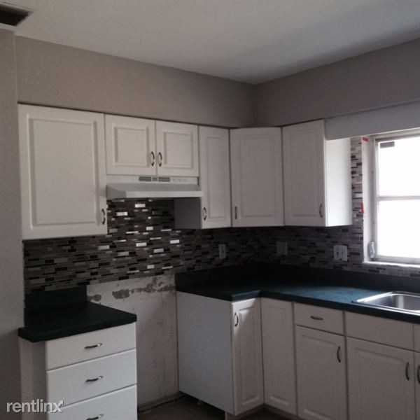 2131 Greenbriar Blvd - Photo 2 of 11