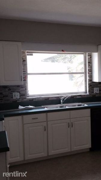 2131 Greenbriar Blvd - Photo 3 of 11