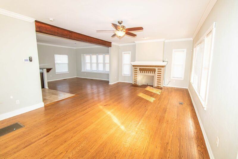 225 Ne 14th St - Photo 2 of 18