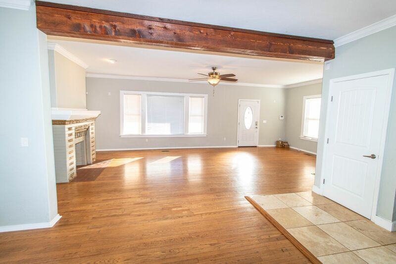 225 Ne 14th St - Photo 3 of 18