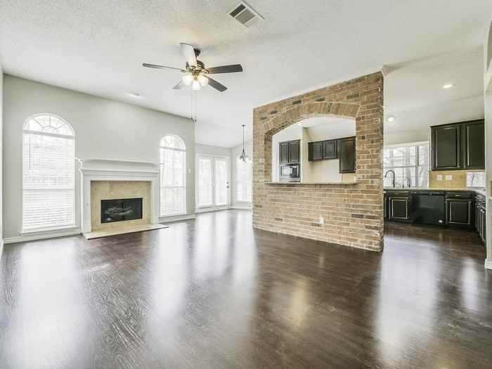 960 Kingwood Circle - Photo 3 of 12