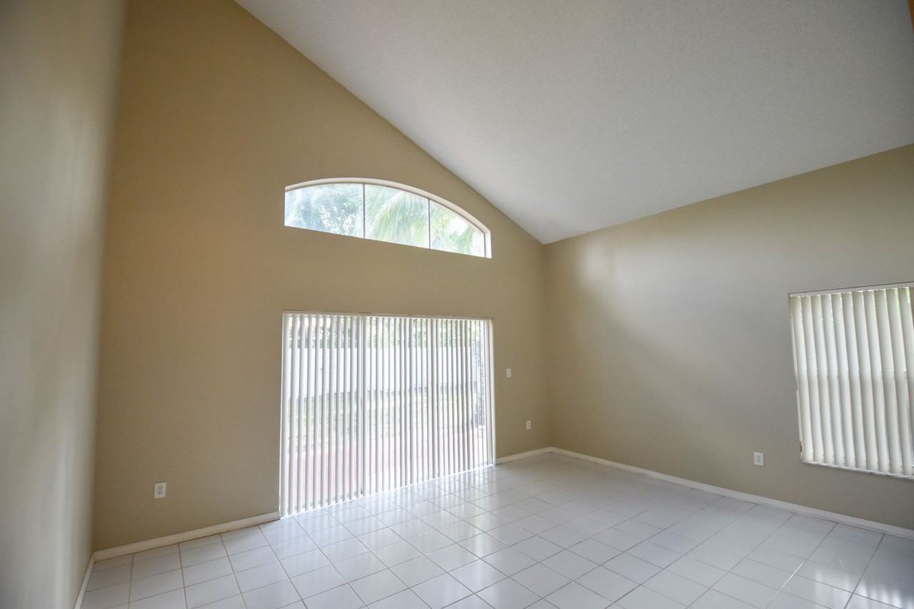 4415 Sw 153rd Ave - Photo 2 of 18