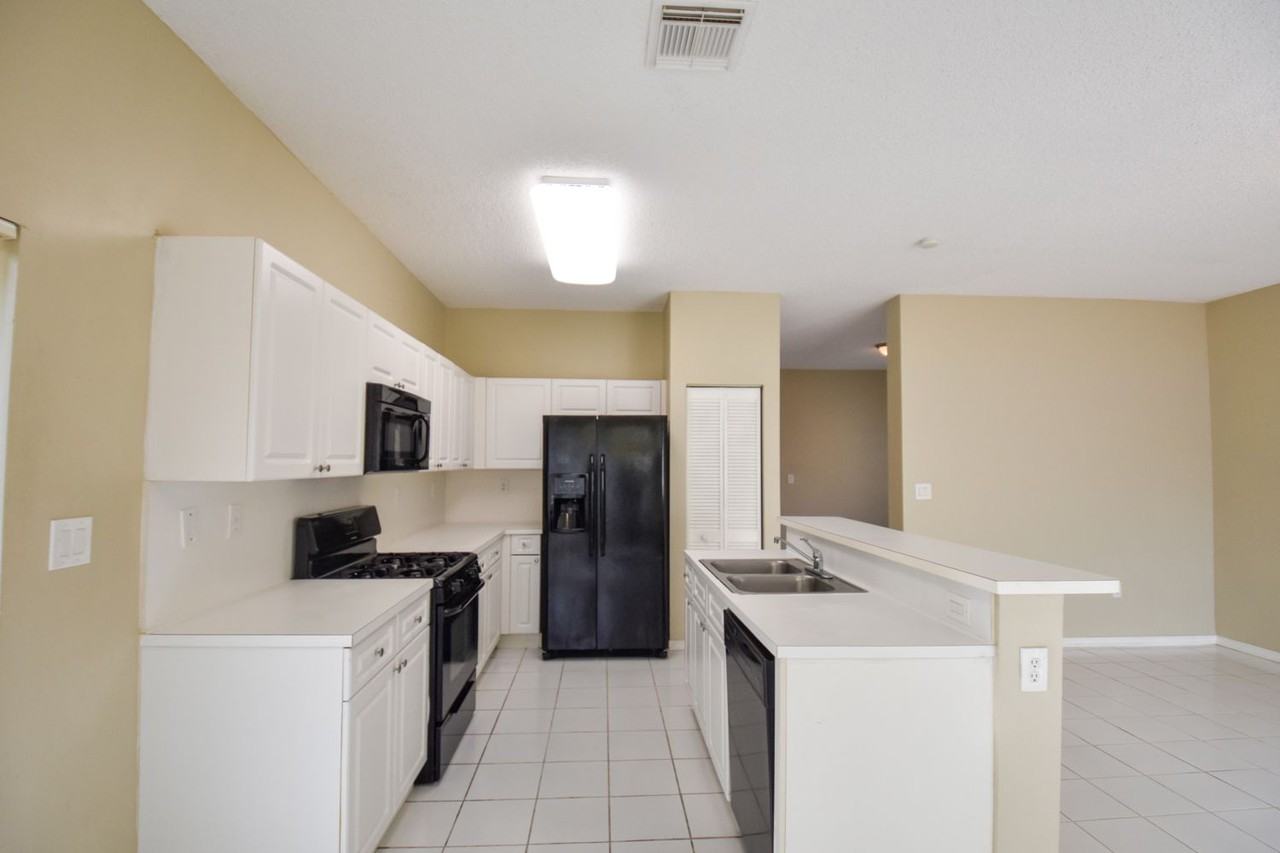 4415 Sw 153rd Ave - Photo 3 of 18